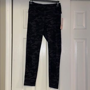 Black camo leggings